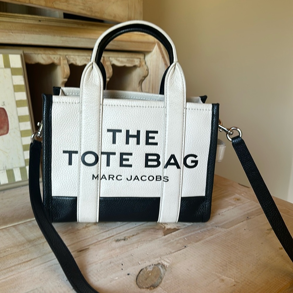 Marc Jacob’s small leather tote